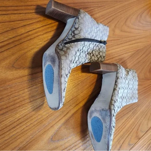 Women’s Coach Boots - Picture 7 of 8